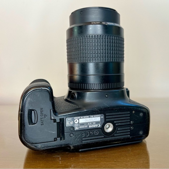 Canon EOS 60D Digital SLR Camera, Zoom Lens EF 80-200mm, 2-Batteries, Charger - Picture 12 of 17